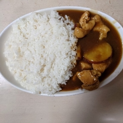 今日はさつまいも入りカレーを作りました。同じカレー料理と言う事で作ったよレポートを送らせて頂きました。